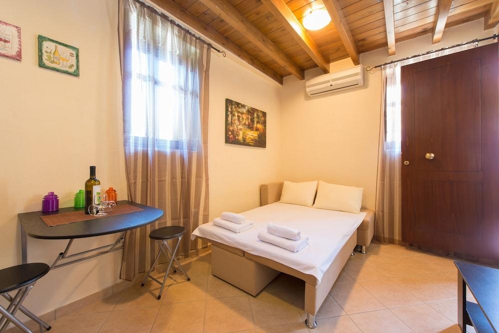 3 Charites Old Town Apartment Rhodes City Exterior photo